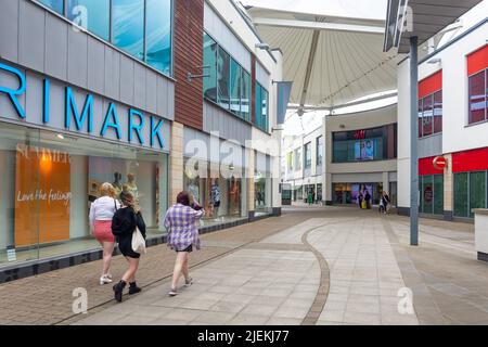 Magasin de mode Primark, centre commercial Willow place, George Street, Corby, Northamptonshire, Angleterre, Royaume-Uni Banque D'Images