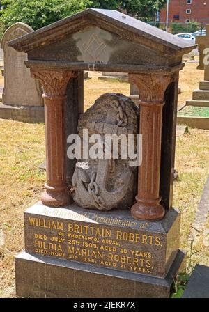 William Brittain Roberts, de Wilderspool House, tombe masonique défacée, église St Thomas, Stockton Heath, Warrington, Cheshire, Angleterre, Royaume-Uni, WA4 6HJ Banque D'Images