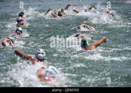 Budapest, Hongrie. 27th juin 2022. La course Open Water natation femmes 5km FINA 19th Championnats du monde Budapest 2022 Budapest, Lupa Lake 27/06/22 photo Giorgio Perottino/Deepbluemedia/Insidefoto crédit: Insidefoto srl/Alay Live News Banque D'Images