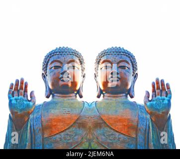 dieu bouddhiste dans une mudra Abhaya. Une ancienne statue oxydée de Bouddha avec effet. Figure de Bouddha tenant une main droite, un symbole de Banque D'Images