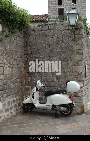 Un scooter en stationnement Banque D'Images