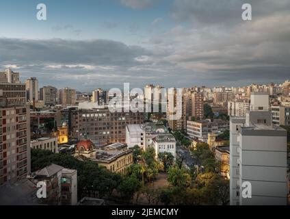 Vue aérienne de Porto Alegre avec l'Université fédérale de Rio Grande do Sul (UFGRS) - Porto Alegre, Rio Grande do Sul, Brésil Banque D'Images