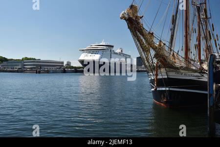 Navires dans le port de Kiel Banque D'Images