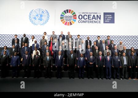 Lisbonne, Portugal. 27th juin 2022. Les dirigeants présents posent pour la photo de famille lors de la Conférence des Nations Unies sur les océans à Lisbonne, au Portugal, sur 27 juin 2022. (Image de crédit : © Pedro Fiuza/ZUMA Press Wire) Banque D'Images