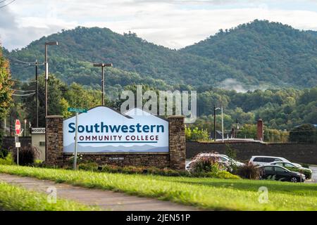 Sylva, Etats-Unis - 6 octobre 2021: Panneau d'entrée de l'université du Collège communautaire du Sud-Ouest à Sylva, Caroline du Nord, dans les grandes montagnes Smoky de Blue Ridge Banque D'Images