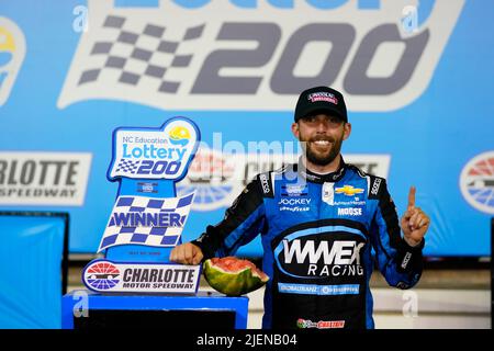 Concord, Caroline du Nord, États-Unis. 27th mai 2022. Ross Chastain remporte la North Carolina Education Lottery 200 au circuit automobile de Charlotte à Concord, en Caroline du Nord. (Image de crédit : © Walter G. Arce Sr./ZUMA Press Wire) Banque D'Images