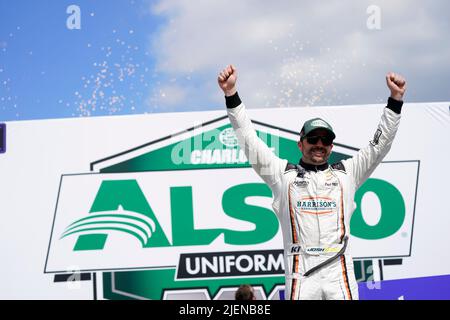 Concord, Caroline du Nord, États-Unis. 28th mai 2022. Josh Berry remporte les uniformes d'Alsco 300 au circuit automobile de Charlotte à Concord, en Caroline du Nord. (Image de crédit : © Walter G. Arce Sr./ZUMA Press Wire) Banque D'Images