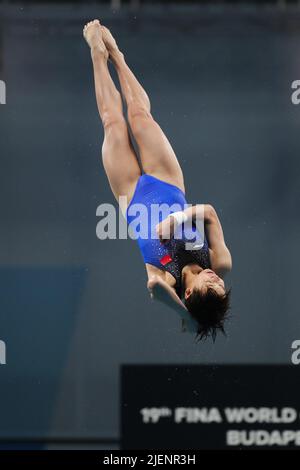 Budapest, Hongrie. 27th juin 2022. Quan Hongchan, de Chine, participe à la finale féminine de plongée en plate-forme 10m aux Championnats du monde de la FINA 19th à Budapest, Hongrie, 27 juin 2022. Credit: Zheng Huansong/Xinhua/Alay Live News Banque D'Images