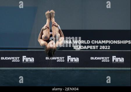 Budapest, Hongrie. 27th juin 2022. Quan Hongchan, de Chine, participe à la finale féminine de plongée en plate-forme 10m aux Championnats du monde de la FINA 19th à Budapest, Hongrie, 27 juin 2022. Credit: Zheng Huansong/Xinhua/Alay Live News Banque D'Images