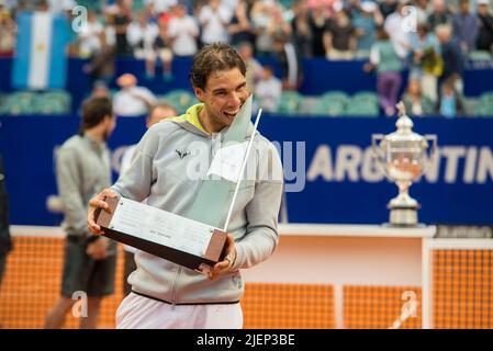 Rafael Nadal célèbre un nouveau titre ATP 250. Banque D'Images