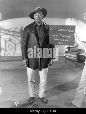 ROBERT MITCHUM Costume Test / référence photo pour LES AMATEURS DE SUNDOWERS 1960 réalisateur FRED ZINNEMANN roman Jon Cleary designer de costumes Elizabeth Haffenden UK-USA-Australia co-production Warner Bros. Productions / Warner Bros. Banque D'Images