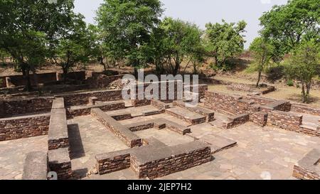 Vue sur le campus de Survaya ki Garhi Fallen Walls, Morena, Madhya Pradesh, Inde. Banque D'Images