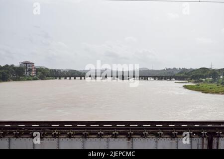 Pont ferroviaire traversant une rivière en Inde Banque D'Images