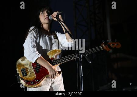 Rome, Italie. 27th juin 2022. Paz Lenchantin de Pixies lors du concert au Roma Summer Fest 2022, 27th juin 2022, Auditorium Parco della Musica, Rome, Italie crédit: Agence de photo indépendante/Alamy Live News Banque D'Images