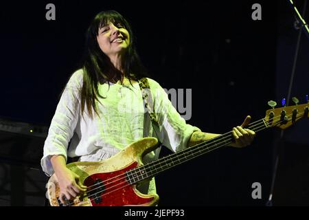 Paz Lenchantin de Pixies lors du concert au Roma Summer Fest 2022, 27th juin 2022, Auditorium Parco della Musica, Rome, Italie Banque D'Images