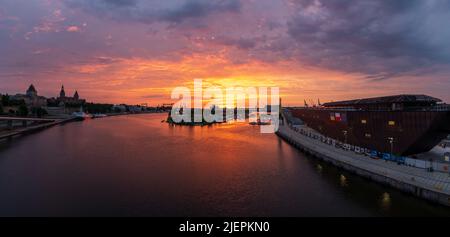 Panorama de Szczecin pendant un lever de soleil spectaculaire Banque D'Images