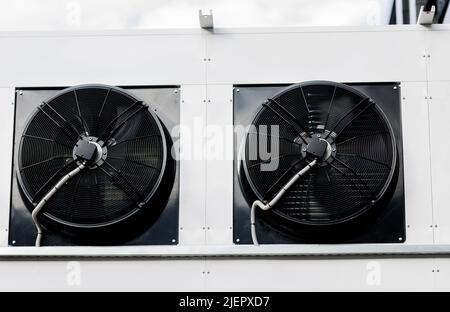 systèmes industriels de refroidissement par air. ventilateur de ventilation. entrepôt Banque D'Images