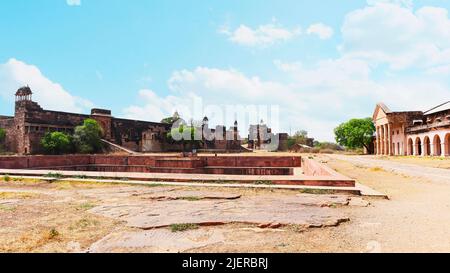 Vue sur le Palais Jahangir et le Jauhar Kund, fort Gwalior, Madhya Pradesh, Inde. Banque D'Images