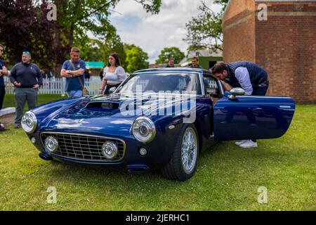 RML Short Wheelbase rendant hommage à la Ferrari 250 GT, en spectacle au Bicester Scramble le 19th juin 2022 Banque D'Images