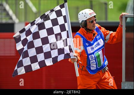 Circuit international de Mugello, Scarperia (FI), Italie, 29 mai 2022, Drapeau à damier à la fin de la course lors de la course Gran Premio d’Italia Oakley Race - Banque D'Images