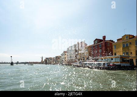 Île de Burano colorée à Venetiza, Italie Banque D'Images