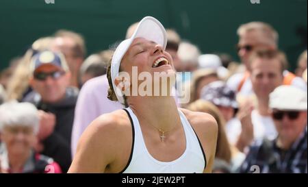 Londres, Royaume-Uni. 28th juin 2022. Le Belge Yanina Wickmayer célèbre après avoir remporté un premier tour dans le tournoi féminin de singles contre le chinois Zhu (WTA 98) au tournoi de tennis de Wimbledon 2022 au All England tennis Club, dans le sud-ouest de Londres, en Grande-Bretagne, le mardi 28 juin 2022. Le match a dû être reporté, en raison de la pluie de lundi. BELGA PHOTO BENOIT DOPPAGNE crédit: Belga News Agency/Alay Live News Banque D'Images