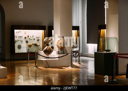 Tbilissi, Géorgie. Musée national géorgien. Grands jarres en faïence. Cruches à vin. Vue générale sur Kvevri ou Qvevri - également connu sous le nom de Tchuri. Grande Earthenw Banque D'Images