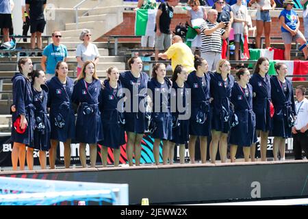 BUDAPEST, HONGRIE - JUIN 28 : Anne Collas de France, Audrey Daule de France, Camille Radosavljevic de France, Viviane Bahia de France, EMA Vernoux de France, Aurelie Battu de France, Juliette Dhalluin de France, Kehena Benlekbir de France, Camelia Boubachi de France, Gabrielle Fitaire de France, Estelle de France, Millot de France Chloe Vidal de France, Louise Guillet (c) de France lors des Championnats du monde de la FINA Budapest 2022 quart finale match Italie / France sur 28 juin 2022 à Budapest, Hongrie (photo par Albert Ten Hove/Orange Pictures) Banque D'Images