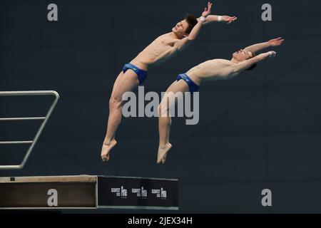 Budapest, Hongrie. 28th juin 2022. Kirill Boliukh/Oleksii Sereda d'Ukraine concourent lors des préliminaires de plongée synchronisée 10m pour hommes aux Championnats du monde de la FINA 19th à Budapest, Hongrie, 28 juin 2022. Credit: Zheng Huansong/Xinhua/Alay Live News Banque D'Images