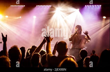 Arcade Hearts en direct au Golden Touch Festival aux Wedgewood Rooms, Portsmouth, le 11th juin 2022, y compris la foule. Banque D'Images