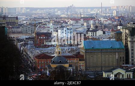 Kiev, Ukraine 12 juillet 2019: Vue de la hauteur du district de Podil de Kiev Banque D'Images