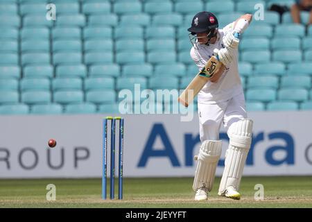 LONDRES, ROYAUME-UNI. JUIN 28th Jordan Cox de Kent en action de batting pendant le match LV= County Championship Division 1 entre Surrey et Kent au Kia, Oval, Londres, le mardi 28th juin 2022. (Crédit : Robert Smith | ACTUALITÉS MI) crédit : ACTUALITÉS MI et sport /Actualités Alay Live Banque D'Images