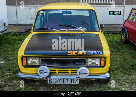 voiture de sport de rallye espagnole dans la rue. Siège 124 Banque D'Images