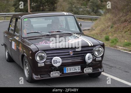 voiture de sport de rallye espagnole dans la rue. Siège 124 Banque D'Images