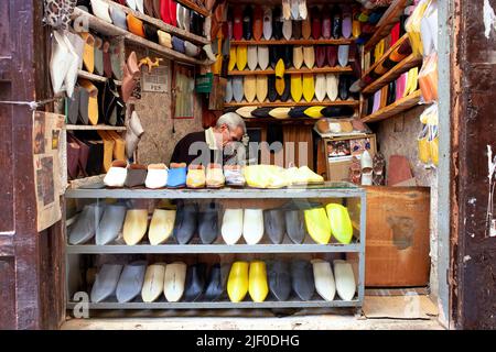 Maroc Fez. Chaussures traditionnelles marocaines Banque D'Images