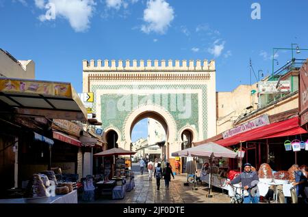 Maroc Fez. Bab Bou Jeloud, porte bleue de Medina Banque D'Images