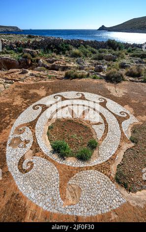 Les vestiges d'un sol en mosaïque romaine et les bains à l'emplacement de l'ancienne ville de Tainaron antique au Cap Tenaro dans le profond Mani, Péloponnèse, Greec Banque D'Images