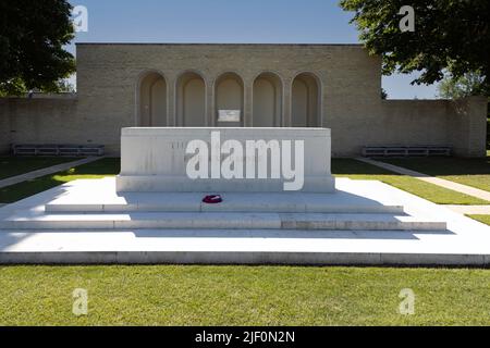 Plinthe commémorative au cimetière de la tombe de la guerre britannique à Ranville en normandie Banque D'Images