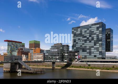 Handelshafen, Medienhafen avec le Hyatt Regency Hotel, Düsseldorf, Rhénanie-du-Nord-Westphalie, Allemagne, Europe Banque D'Images