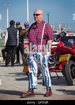 Skinheads Down à Brighton pour un dimanche ensoleillé Banque D'Images