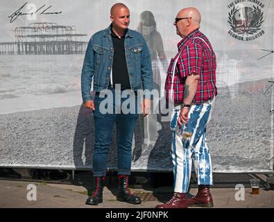 Skinheads Down à Brighton pour un dimanche ensoleillé Banque D'Images