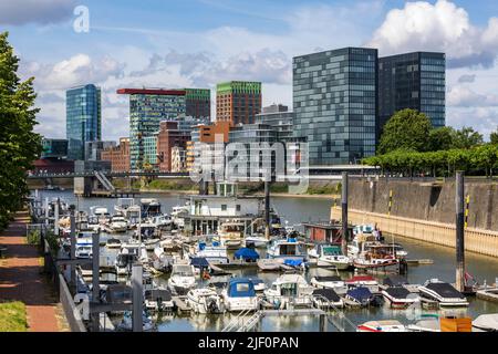 Handelshafen, Medienhafen avec le Hyatt Regency Hotel, Düsseldorf, Rhénanie-du-Nord-Westphalie, Allemagne, Europe Banque D'Images