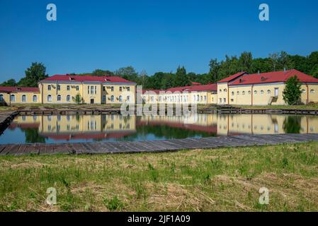 STARAYA RUSSA, RUSSIE - 25 JUIN 2022 : bâtiment de bains de boue dans une ancienne station. Staraya Russa, Russie Banque D'Images