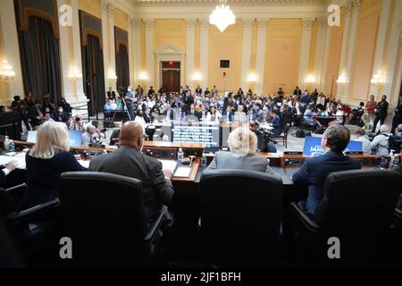 Washington, DC, États-Unis. 28th juin 2022. Le Comité spécial de la Chambre des représentants des États-Unis tient une audience pour enquêter sur l'attaque de 6 janvier contre le Capitole des États-Unis, sur la colline du Capitole à Washington, DC, sur 28 juin 2022. (Photo de MANDEL NGAN/POOL/Sipa USA) crédit: SIPA USA/Alay Live News Banque D'Images