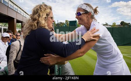Un Si Grand Soleil Samedi 26 Fevrier 2022 Les Belges Kim Clijsters et les Belges Kirsten Flipkens photographiés