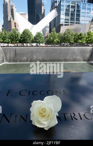 Le monument commémoratif WTC Footprint met en commun « Reflecting absence » au monument national 11 septembre de Lower Manhattan, New York, États-Unis 2022 Banque D'Images