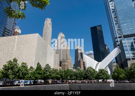 Le monument commémoratif WTC Footprint met en commun « Reflecting absence » au monument national 11 septembre de Lower Manhattan, New York, États-Unis 2022 Banque D'Images