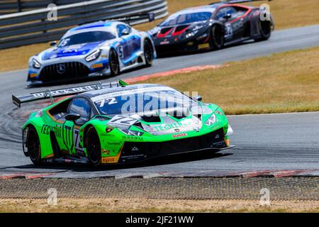 Snetterton, Angleterre. 26 juin 2022. Course 1 du Championnat britannique de GT d'Intelligent Money tenu à Snetterton, Norfolk, en photo sont les pilotes Adam Balon et Sandy Mitchell I numéro de voiture 72, le Barwell Motorsport, Lamborghini Huracan GT3 Evo crédit: Mark Bullimore Photographie 2022 Banque D'Images