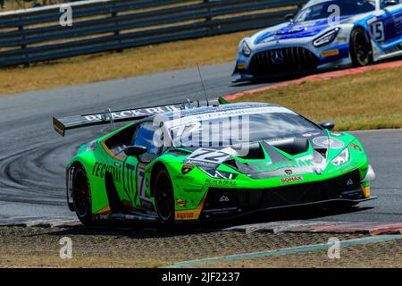 Snetterton, Angleterre. 26 juin 2022. Course 1 du Championnat britannique de GT d'Intelligent Money tenu à Snetterton, Norfolk, en photo sont les pilotes Adam Balon et Sandy Mitchell I numéro de voiture 72, le Barwell Motorsport, Lamborghini Huracan GT3 Evo crédit: Mark Bullimore Photographie 2022 Banque D'Images