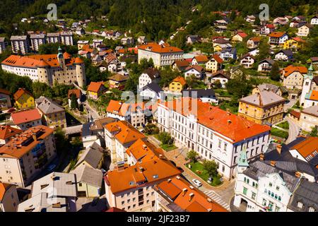 Paysage urbain aérien d'Idrija Banque D'Images